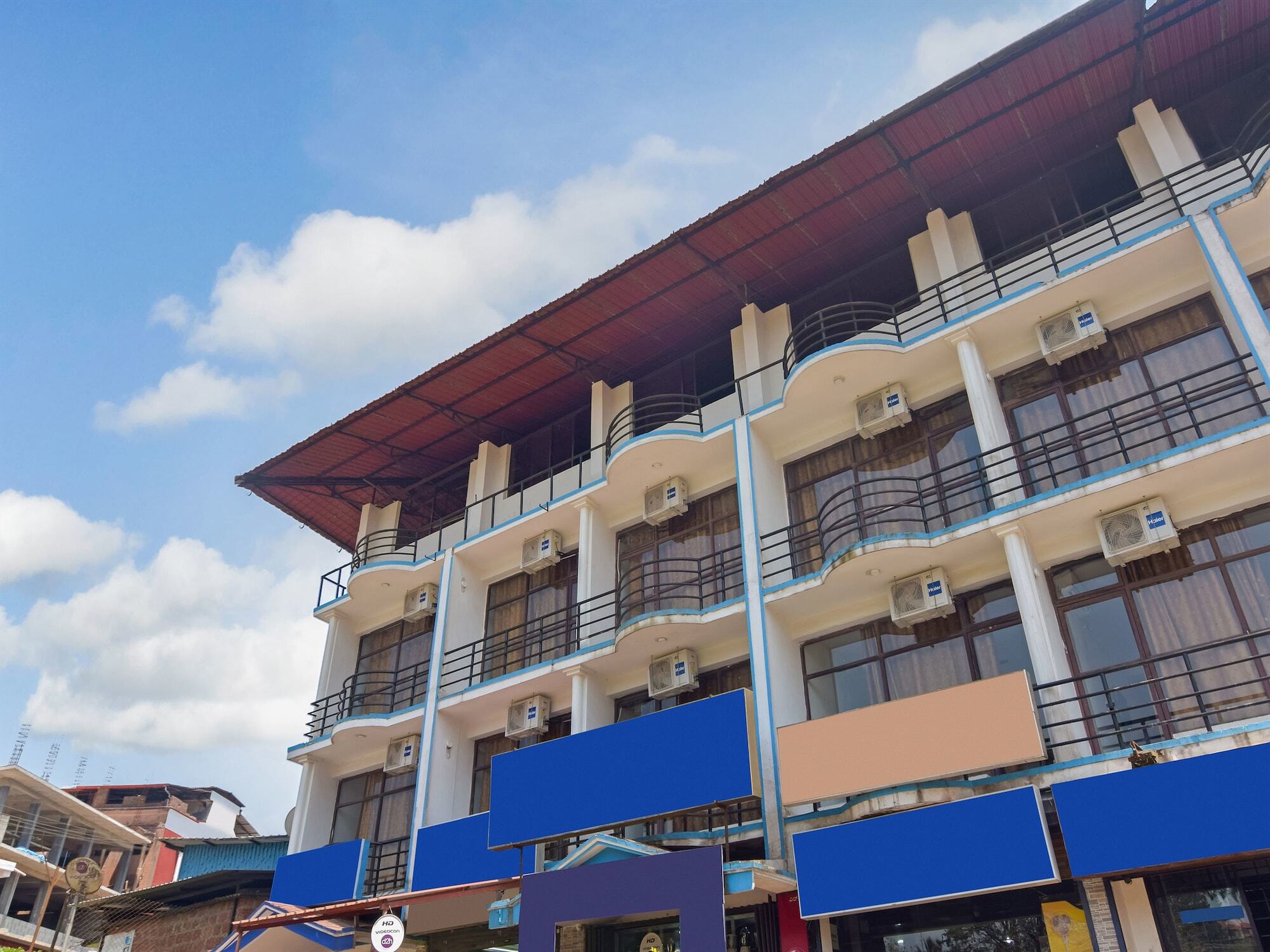 Oyo 13581 Hotel Raj Madikeri Exterior photo